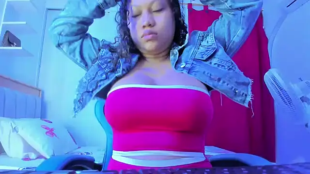 Snapshot of Lunastar02 chatting on November 13, 2025, 1:04 pm Lunastar02 online show from November 13, 2025, 1:04 pm