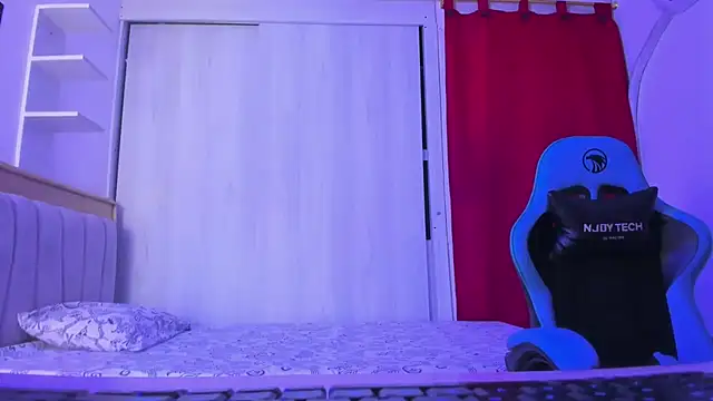 Lunastar02 online show from January 18, 2026, 2:09 pm