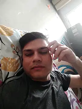 Snapshot of alex78265 chatting on September 15, 2025, 1:06 am alex78265 online show from September 15, 2025, 1:06 am