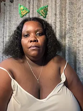 Snapshot of Michyboldy chatting on December 22, 2025, 12:22 am Michyboldy online show from December 22, 2025, 12:22 am