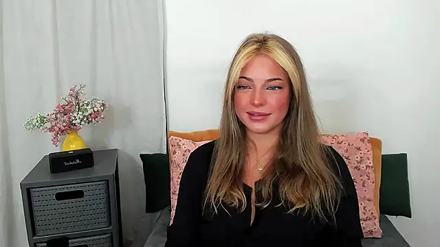 LilyBlondee online show from July 14, 2026, 5:45 am