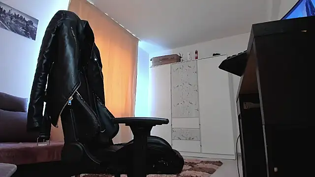 liamaesthetic online show from March 3, 2026, 7:37 am