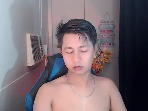 khael moreno online show from November 13, 2025, 5:17 pm