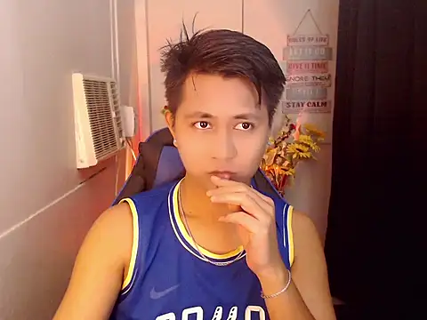 khael moreno online show from November 11, 2025, 10:47 pm