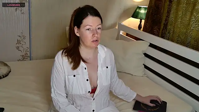 Snapshot of Kira_land chatting on July 5, 2026, 3:52 pm Kira land online show from July 5, 2026, 3:52 pm