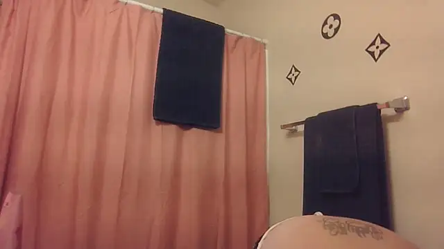 Snapshot of bootiebby chatting on November 17, 2025, 2:32 pm bootiebby online show from November 17, 2025, 2:32 pm