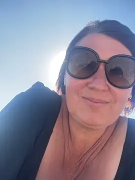 XLindaMilfX online show from September 13, 2025, 12:27 pm