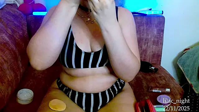 lilac night33 online show from November 22, 2025, 9:02 pm