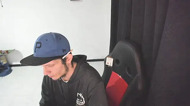 Snapshot of Jeff_Walton@xh chatting on December 15, 2025, 4:40 am Jeff Waltonxh online show from December 15, 2025, 4:40 am