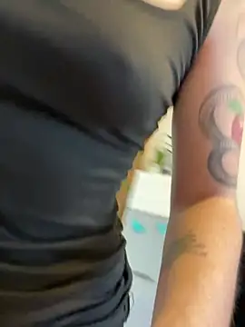 Snapshot of Daisy_Michto_Officiel chatting on February 13, 2025, 8:59 am Daisy Michto Officiel online show from February 13, 2025, 8:59 am