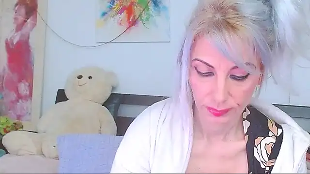 Snapshot of HoneyLara chatting on March 14, 2026, 10:38 pm HoneyLara online show from March 14, 2026, 10:38 pm