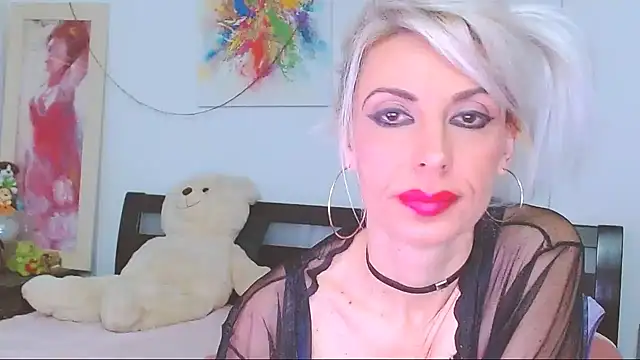 Snapshot of HoneyLara chatting on January 11, 2026, 11:44 pm HoneyLara online show from January 11, 2026, 11:44 pm