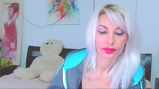 Snapshot of HoneyLara chatting on January 6, 2026, 12:58 am HoneyLara online show from January 6, 2026, 12:58 am