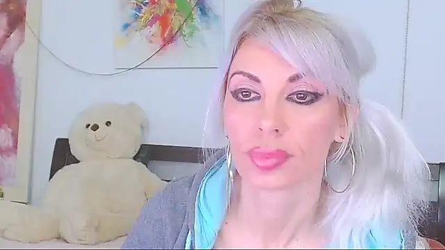 Snapshot of HoneyLara chatting on March 9, 2026, 9:29 pm HoneyLara online show from March 9, 2026, 9:29 pm