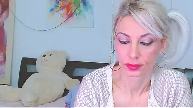 Snapshot of HoneyLara chatting on January 10, 2026, 11:44 pm HoneyLara online show from January 10, 2026, 11:44 pm