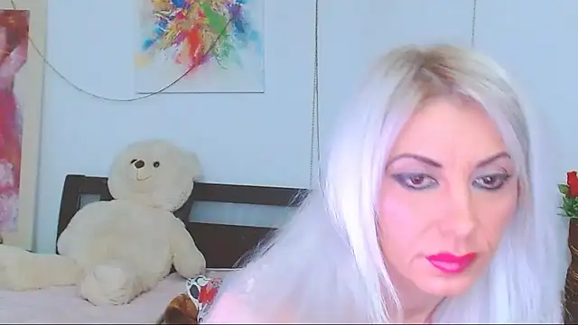 Snapshot of HoneyLara chatting on February 9, 2026, 11:14 pm HoneyLara online show from February 9, 2026, 11:14 pm