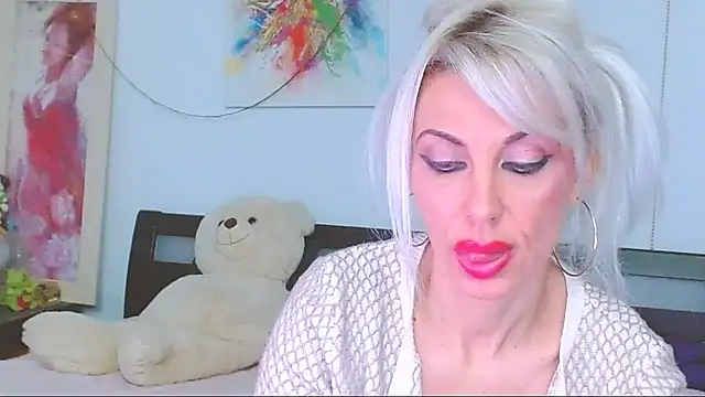 Snapshot of HoneyLara chatting on January 9, 2026, 9:44 pm HoneyLara online show from January 9, 2026, 9:44 pm