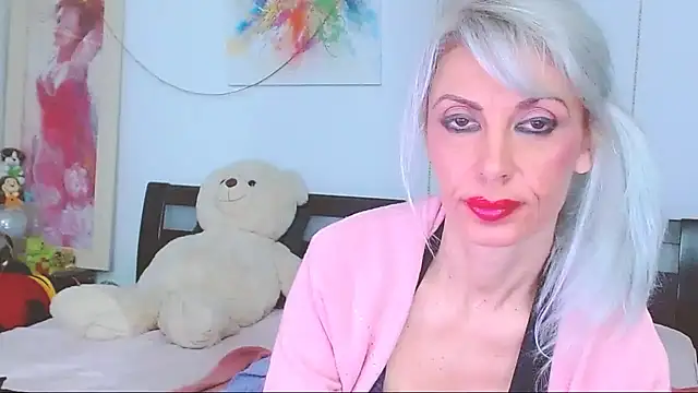 Snapshot of HoneyLara chatting on December 19, 2025, 6:54 pm HoneyLara online show from December 19, 2025, 6:54 pm