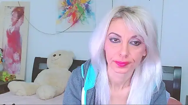 Snapshot of HoneyLara chatting on January 13, 2026, 10:46 pm HoneyLara online show from January 13, 2026, 10:46 pm