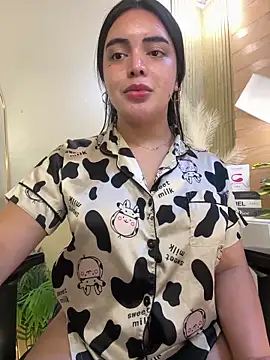 HotstuffCherrySummer online show from February 26, 2025, 12:27 pm