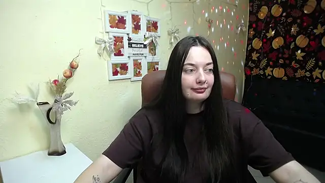 Snapshot of MilanaPrice chatting on November 23, 2025, 6:29 pm MilanaPrice online show from November 23, 2025, 6:29 pm