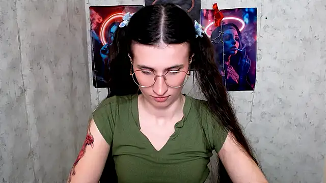 MaryEm976 online show from April 18, 2026, 9:00 am