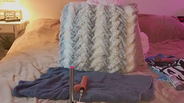 JESS LOVES online show from October 11, 2025, 5:36 pm