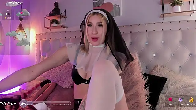 Atenea Klett  online show from February 9, 2026, 1:31 pm