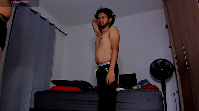 Snapshot of Cloudy_pigDude chatting on March 22, 2025, 4:45 am Cloudy pigDude online show from March 22, 2025, 4:45 am