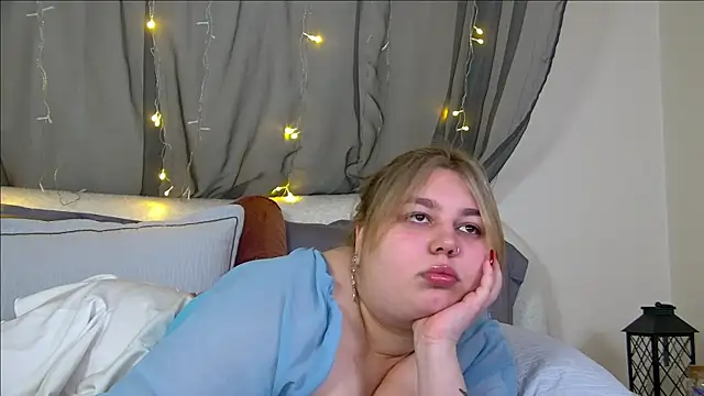 Snapshot of LillianKim chatting on November 3, 2025, 6:29 am LillianKim online show from November 3, 2025, 6:29 am