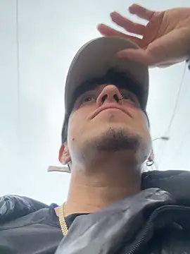 strongboy  online show from December 3, 2025, 11:31 am