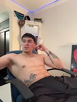 strongboy  online show from June 11, 2026, 5:32 pm