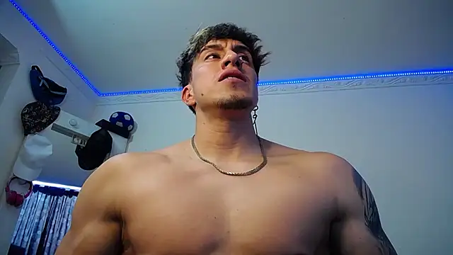 strongboy  online show from October 8, 2025, 6:52 pm