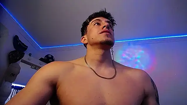 strongboy  online show from November 5, 2025, 6:55 pm