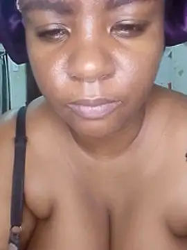 Snapshot of bigtitssxx chatting on April 17, 2026, 12:46 am bigtitssxx online show from April 17, 2026, 12:46 am