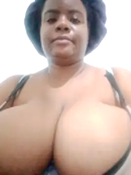Snapshot of bigtitssxx chatting on January 18, 2026, 8:40 am bigtitssxx online show from January 18, 2026, 8:40 am