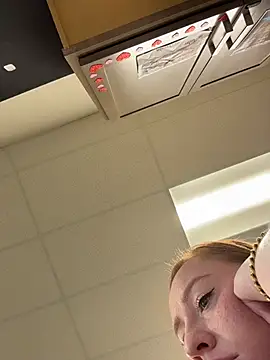 cinnatitties online show from October 30, 2025, 5:32 pm