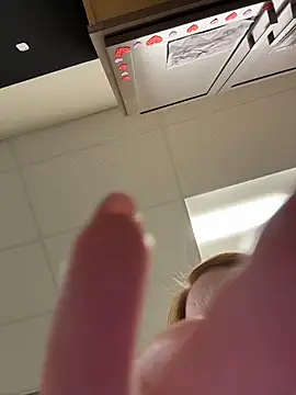 cinnatitties online show from October 29, 2025, 4:28 pm