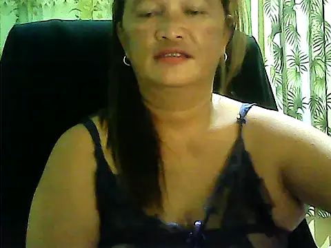 Snapshot of hott_scarlett chatting on February 17, 2026, 2:14 pm hott scarlett online show from February 17, 2026, 2:14 pm