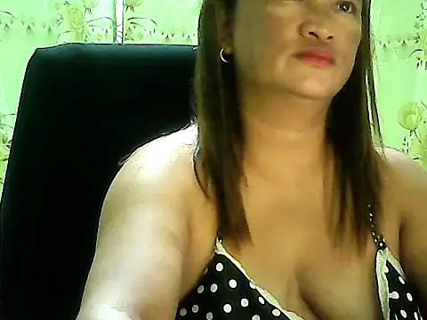 Snapshot of hott_scarlett chatting on December 22, 2025, 11:38 pm hott scarlett online show from December 22, 2025, 11:38 pm