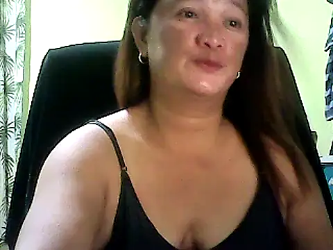Snapshot of hott_scarlett chatting on March 16, 2025, 2:33 pm hott scarlett online show from March 16, 2025, 2:33 pm