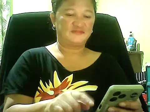 Snapshot of hott_scarlett chatting on March 21, 2025, 1:56 pm hott scarlett online show from March 21, 2025, 1:56 pm