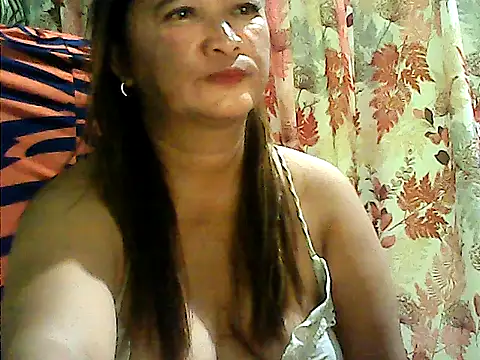 Snapshot of hott_scarlett chatting on May 31, 2026, 2:45 pm hott scarlett online show from May 31, 2026, 2:45 pm
