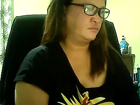 Snapshot of hott_scarlett chatting on March 21, 2025, 8:08 pm hott scarlett online show from March 21, 2025, 8:08 pm