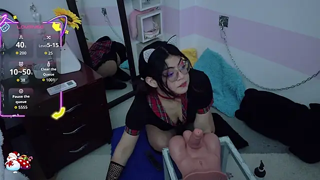 Catwhite  online show from December 2, 2025, 5:03 pm