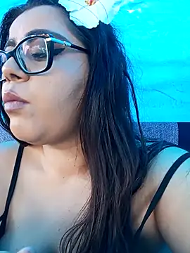 AriaRussell online show from October 31, 2025, 2:02 pm