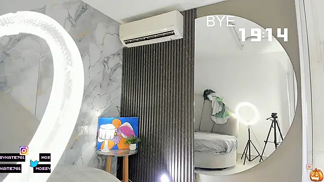 Snapshot of Katemoss70 chatting on October 19, 2025, 12:30 pm Katemoss70 online show from October 19, 2025, 12:30 pm