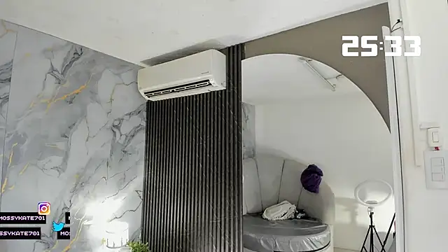 Snapshot of Katemoss70 chatting on October 11, 2025, 12:39 pm Katemoss70 online show from October 11, 2025, 12:39 pm