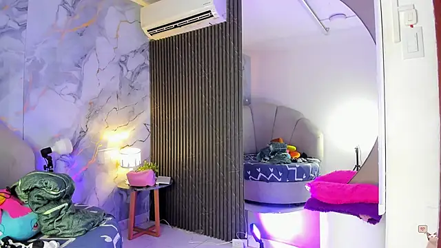 Snapshot of Katemoss70 chatting on October 5, 2025, 12:51 pm Katemoss70 online show from October 5, 2025, 12:51 pm