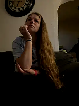 Snapshot of bustybunny25 chatting on October 23, 2025, 3:43 pm bustybunny25 online show from October 23, 2025, 3:43 pm